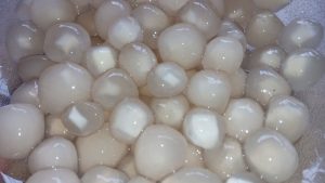 Sử dụng bột năng để làm các hạt trân châu dẻo, dai và min hơn